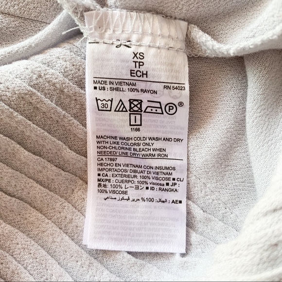 Bundle 2/$10 Old Navy Pinstripe Pleated Blouse - Picture 6 of 6